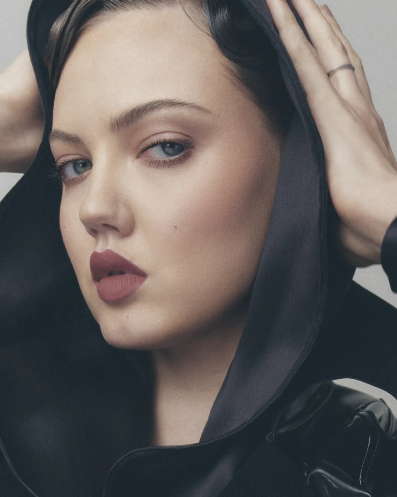 FB S23 T1 BEAUTY ICON LIQUIDVELV LINDSEY RIRI 1200x1500 72 DPI