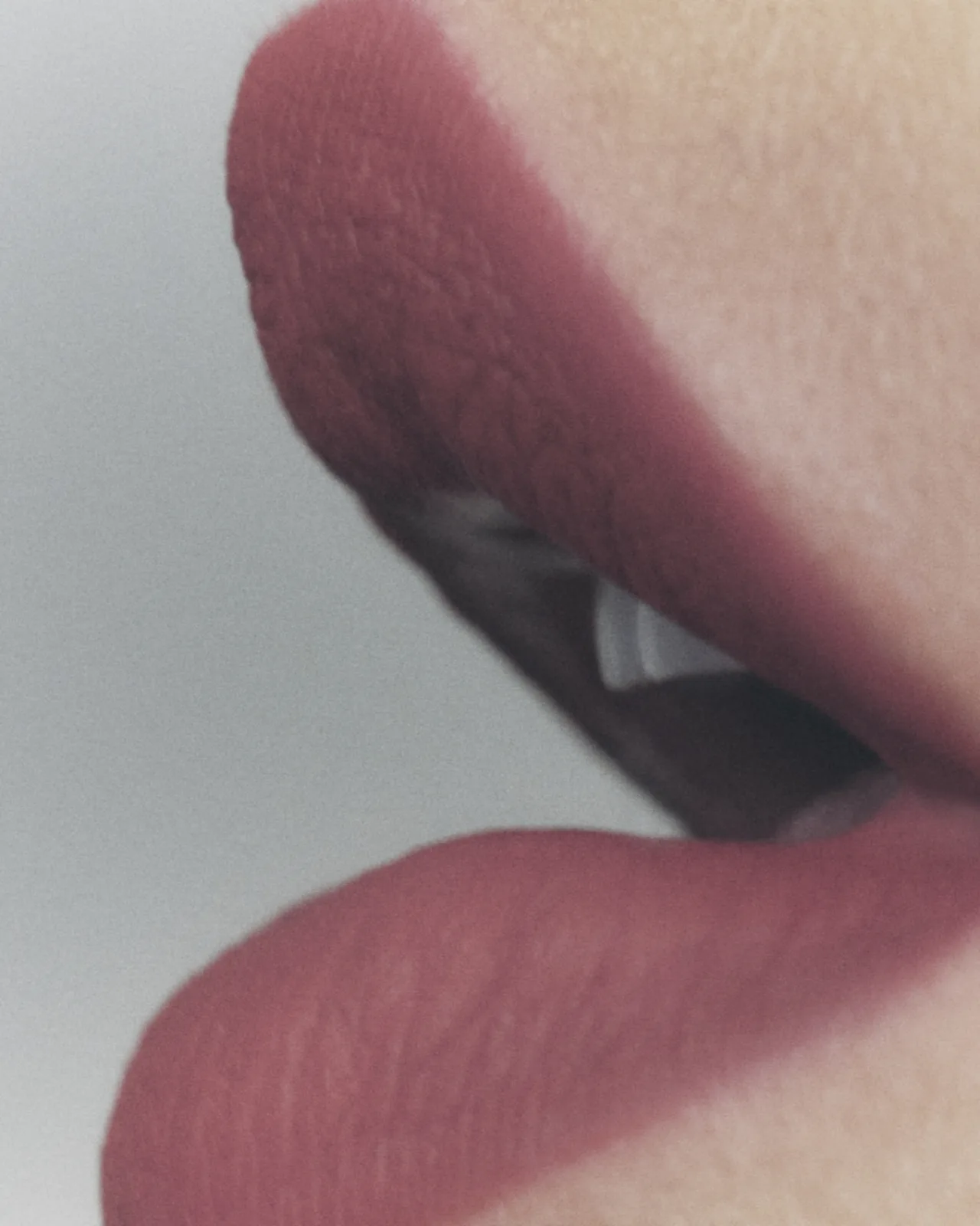 FB S23 T1 BEAUTY ICON LIQUIDVELV VANESSA RIRI MACRO 1200x1500 72 DPI
